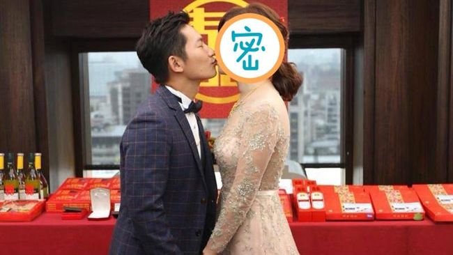 蔡昌憲乖辦傳統婚！踮腳親新娘照曝光