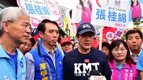 桃園助選　馬英九：民進黨能源政策反覆前總統馬英九（左3）13日為國民黨桃園市長參選人陳學聖（左2）與多位市議員參選人助選，馬英九受訪表示，民進黨能源政策反覆，對國家相當危險，「相信這個政策反覆，別的政策也會反覆」。（陳學聖競選辦公室提供）中央社記者邱俊欽桃園傳真　107年10月13日