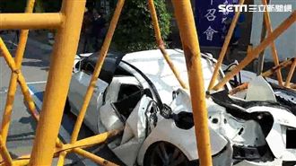 百萬賓士瞬間壓成廢鐵　原因竟是這個