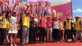 競選總部成立　徐欣瑩：為新竹開啟政治新局面民國黨新竹縣長參選人徐欣瑩（中）全縣競選總部14日上午舉辦成立大會；徐欣瑩表示，她有縣議員與立委經驗，這次參選縣長，希望未來能夠帶領縣府的團隊，為新竹縣邁開大步，開啟政治的新局面、縣政的新願景，以及生活的新希望。中央社記者劉冠廷攝　107年10月14日