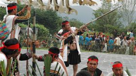 原民會補助花東祭儀超過2千萬（1）原住民族委員會17日在花蓮行政院東部聯合服務中心舉行記者會，說明補助部落辦理歲時祭儀的政策，今年度已投入超過新台幣2000萬元，每個部落平均補助2至10萬元。（檔案照片）中央社記者盧太城台東攝　107年8月17日