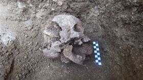 考古,遺體,葬禮,吸血鬼,義大利,羅馬,巫術,邪惡,孩童, 圖／翻攝自YouTube http://youtu.be/j5C51SUgRPo