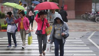 北部濕涼探20度!新北基隆大雨特報