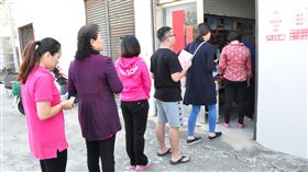 金門博弈公投登場　投票氣氛平和金門博弈公投28日投票，各投票所陸續有民眾前往投票，投票氣氛平和。中央社記者黃慧敏攝　106年10月28日