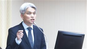 陳英鈐說明反空污公投連署查對結果反空污公投連署查對結果出爐。中選會主委陳英鈐（圖）1日表示，確實有很多不尋常狀況，是否成案，2日將由中選會委員會議確認。中央社記者謝佳璋攝　107年10月1日