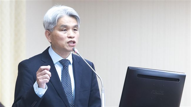 批陳英鈐操作爽領公帑　她：稅金小偷