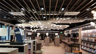 像話嗎？這所高職圖書館美成這樣