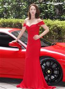 潘慧如性感火紅低胸爆乳洋裝千萬法拉利出場。（記者邱榮吉/攝影）