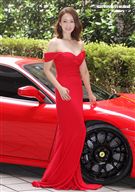 潘慧如性感火紅低胸爆乳洋裝千萬法拉利出場。（記者邱榮吉/攝影）