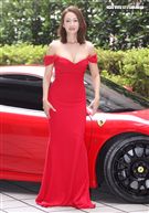 潘慧如性感火紅低胸爆乳洋裝千萬法拉利出場。（記者邱榮吉/攝影）