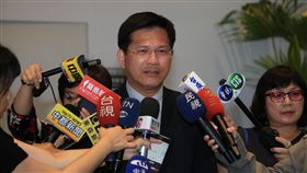 盧秀燕提市民免費看花博 林佳龍憂遭取消主辦權中國國民黨台中市長參選人盧秀燕主張市民免費看花博，台中市長林佳龍（中）15日受訪表示，收到花博授權單位國際園藝生產者協會（AIPH）致函關切，他會全力溝通，避免花博主辦資格被取消。（市府提供）中央社記者郝雪卿傳真  107年10月15日