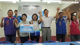 藍營中部4縣市長參選人抗空污  張善政見證國民黨台中市長參選人盧秀燕（前左2）、雲林縣長參選人張麗善（右4）、南投縣長參選人林明溱（右2）等，1日在前行政院長張善政（右3）見證下共同宣示，提出對抗空污的政見。中央社記者郝雪卿攝  107年10月1日