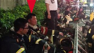 車內無法控卡榫　水箱車抬頭害死警消