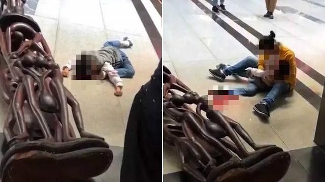 貪玩爬木雕遭壓　童下身呈S型慘死…