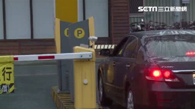 只是看一場電影　他停車費被討2萬4