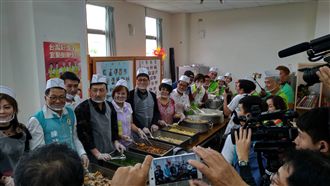 余天率藝人助選 偕陳歐珀推老人福利