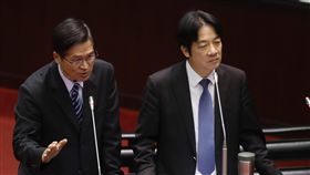 外媒報導美軍台海軍演　嚴德發：美方未證實國防部長嚴德發（左）9日在立法院表示，美國官方並未對CNN報導美軍太平洋艦隊將在台灣海峽、南海舉行軍演有任何評論，先前只說過將會有戰力展示，但沒有說要軍演。右為行政院長賴清德。中央社記者張皓安攝　107年10月9日