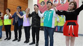 ▲余天帶領資深藝人為民進黨宜蘭縣長候選人陳歐珀助選。（圖／民進黨提供）