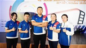 林穎欣（左起）、呂紹全、楊昆弼、林怡君、田家臻等人誓言將冠軍留在台灣。（圖／中華射擊協會提供）