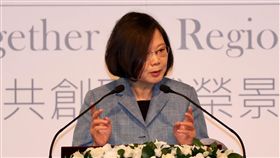 總統出席玉山論壇開幕式「玉山論壇：亞洲進步與創新對話」11日在台北君悅酒店舉行，總統蔡英文出席開幕式，並致詞。中央社記者張皓安攝  107年10月11日