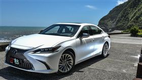 Lexus ES 300h(圖/車訊網)
