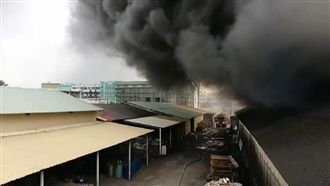 台南鞋廠陷火海　消防員疑中風倒地