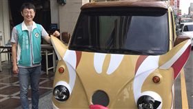 選戰胖卡上路　石虎造型吸睛民主進步黨台中市議員參選人江肇國推出石虎造型胖卡，穿梭大街小巷，吸引民眾目光。中央社記者趙麗妍攝　107年10月17日