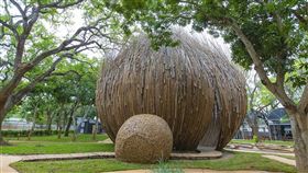 花博作品從天上掉下一顆種子！（圖／台中市政府提供）