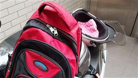 老公,書包,糗,兒子,上學,／翻攝自爆怨公社