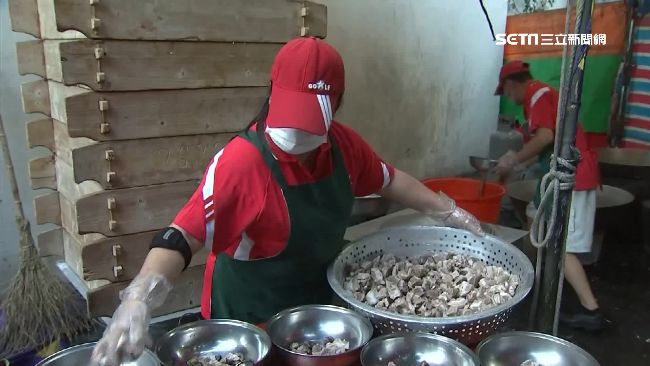 平安餐全被火燒　廟方：神明想先吃了