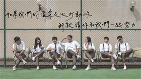 一場溫柔的藍色行動　重拾被遺忘布偶