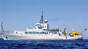 前海軍艦長呂禮詩皆美海軍科研船現正停泊高雄港，呂禮詩臉書