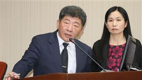 器捐註記傳爆撤銷潮  陳時中澄清無此事媒體報導指出，美籍作家伊森．葛特曼一席話引起器官移植爭議後，已有許多民眾陸續撤銷器捐註記。衛福部長陳時中（左）8日在立法院表示，每月平均撤銷人數都在50人上下，沒有暴增趨勢。中央社記者吳翊寧攝　107年10月8日