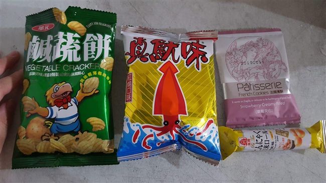 爸藏小餅乾不單純？老司機：是伴手禮