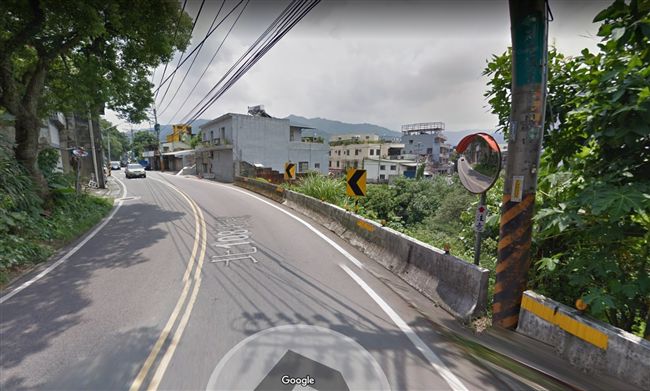 男子內急路旁花圃小解　疑遭蜂螫命危