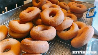 小米甜甜圈超熱賣　他卻曾窮到睡路邊