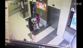 湖北,電梯,陌生人,近視,拐童（圖／翻攝自梨視頻）