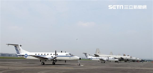 雙十國慶大典C-130、P-3C、FK-50及BH-1900等空軍慢速機隊。（記者邱榮吉/屏東拍攝）