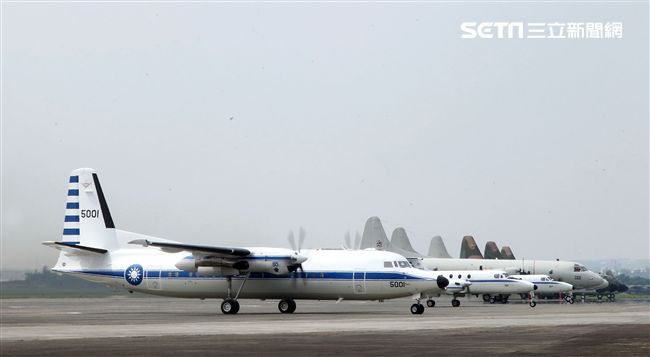 雙十國慶大典C-130、P-3C、FK-50及BH-1900等空軍慢速機隊。（記者邱榮吉/屏東拍攝）