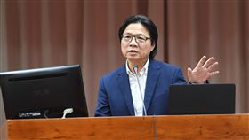 部分博士班招生不易　教長：密切掌握媒體報導108學年度有113個博士班的招生人數是0人或一人。教育部長葉俊榮18日在立法院表示，教育部對博士班就讀人數都密切掌握，人才養成不易，不只有量的問題，質也很重要。中央社記者孫仲達攝 107年10月18日