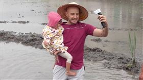 吳鳳攜女玩很大