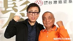 邵先生（右）與苦苓（左）岳父皆罹患大腸癌，都面臨因交通不便增添就醫煎熬。（圖／記者楊晴雯攝）