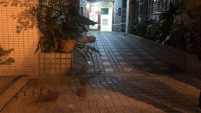 男與母吵架突抓狂　砍下母頭顱丟下樓