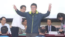 台北市長選舉　姚文智抽中3號民主進步黨台北市長候選人姚文智（前）19日出席台北市選舉委員會候選人號次抽籤，抽中3號。中央社記者吳家昇攝　107年10月19日