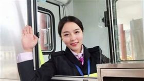 彭莉琴被網友封為最美「微笑收費員」。（圖／翻攝瀟湘晨報）