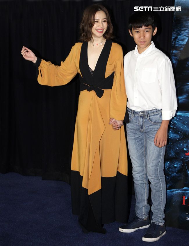 「人面魚紅衣小女孩外傳」徐若瑄、童星吳至璿是演母女。（記者邱榮吉/攝影）