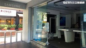 東區店家撤離。（圖／記者蔡佩蓉攝影）