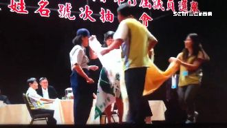 最「獨」女脫衣抽籤　喊：決戰習近平