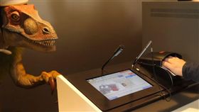 機器人,旅館,金氏紀錄,日本,語音,客服,麻煩,工作,恐龍,長崎, 圖／翻攝自YouTube http://youtu.be/y4ONhC6PnpI