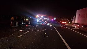台南,車禍,連環撞,中山高,戰備跑道（圖／翻攝自爆料公社）